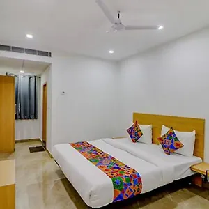 townhouse-1049-super-three-premium.hotels-varanasi.com/